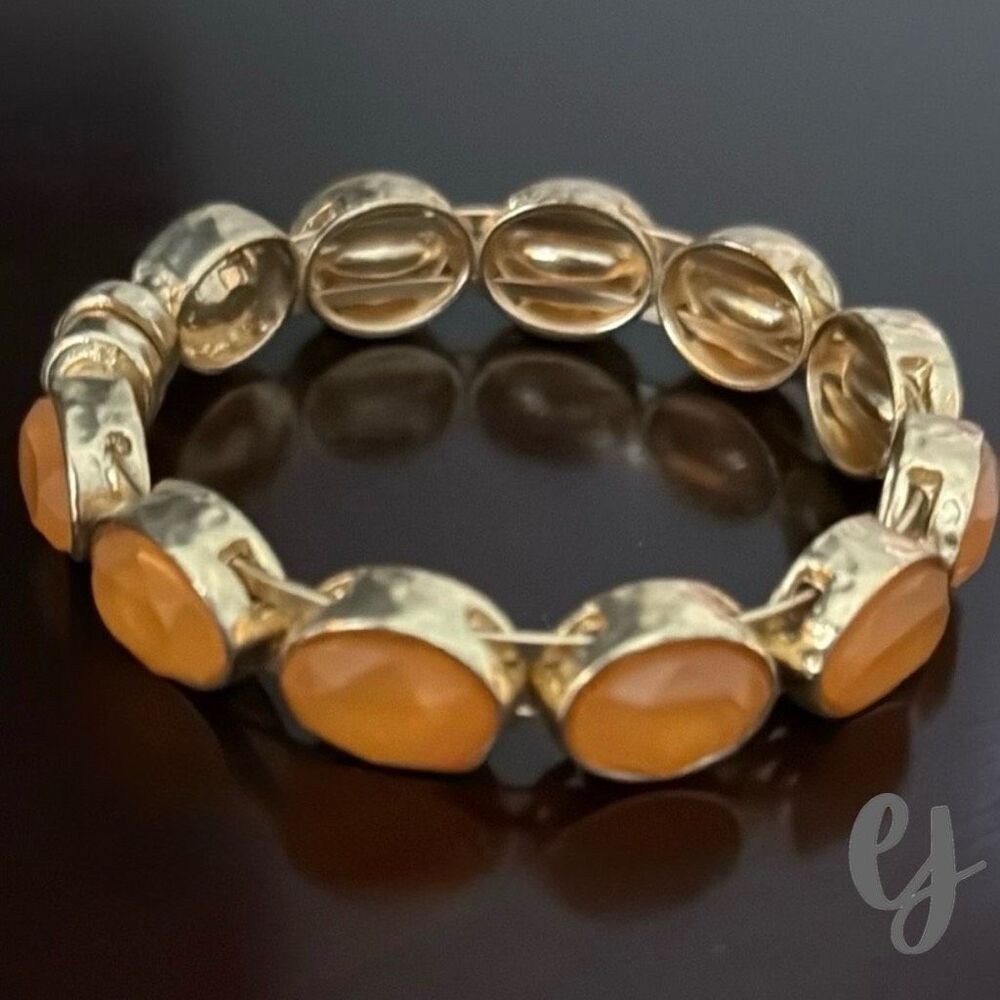 Hammered Gold-Tone Bangle Bracelet with Faceted Orange Stones – Vintage Style
